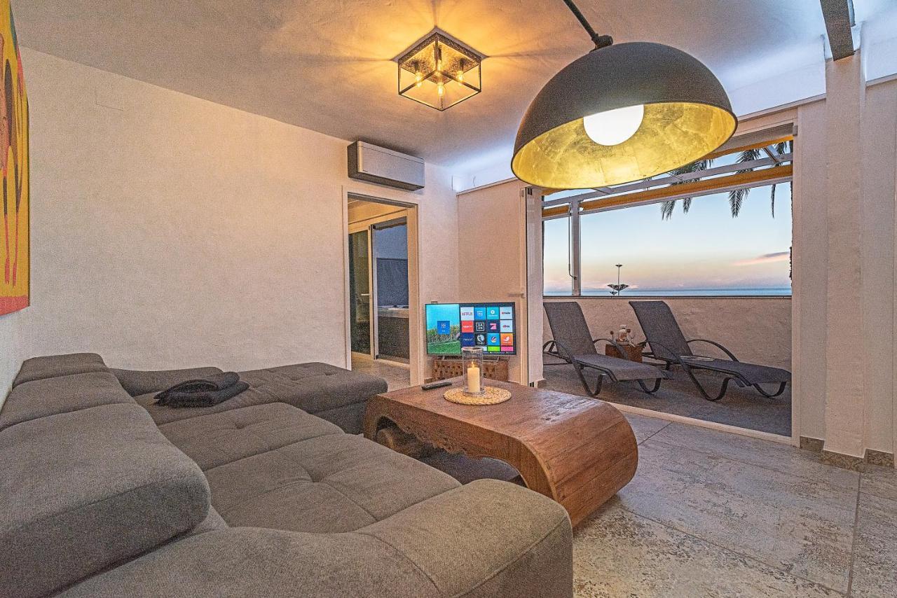 Mogan luxury apartment, sea views, jacuzzi&sauna. Bagian luar foto