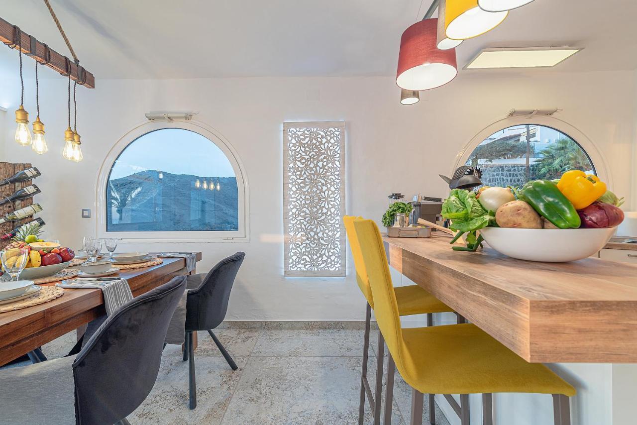Mogan luxury apartment, sea views, jacuzzi&sauna. Bagian luar foto